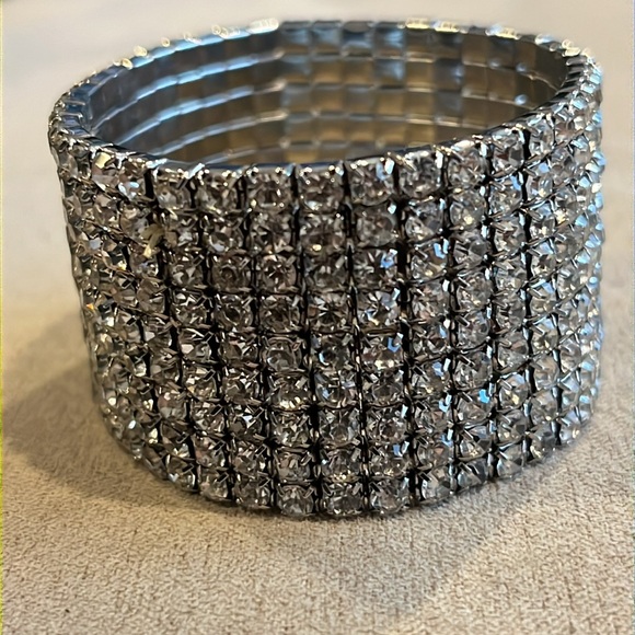 NWOT 9 row rhinestone stretch bracelet - Picture 2 of 5